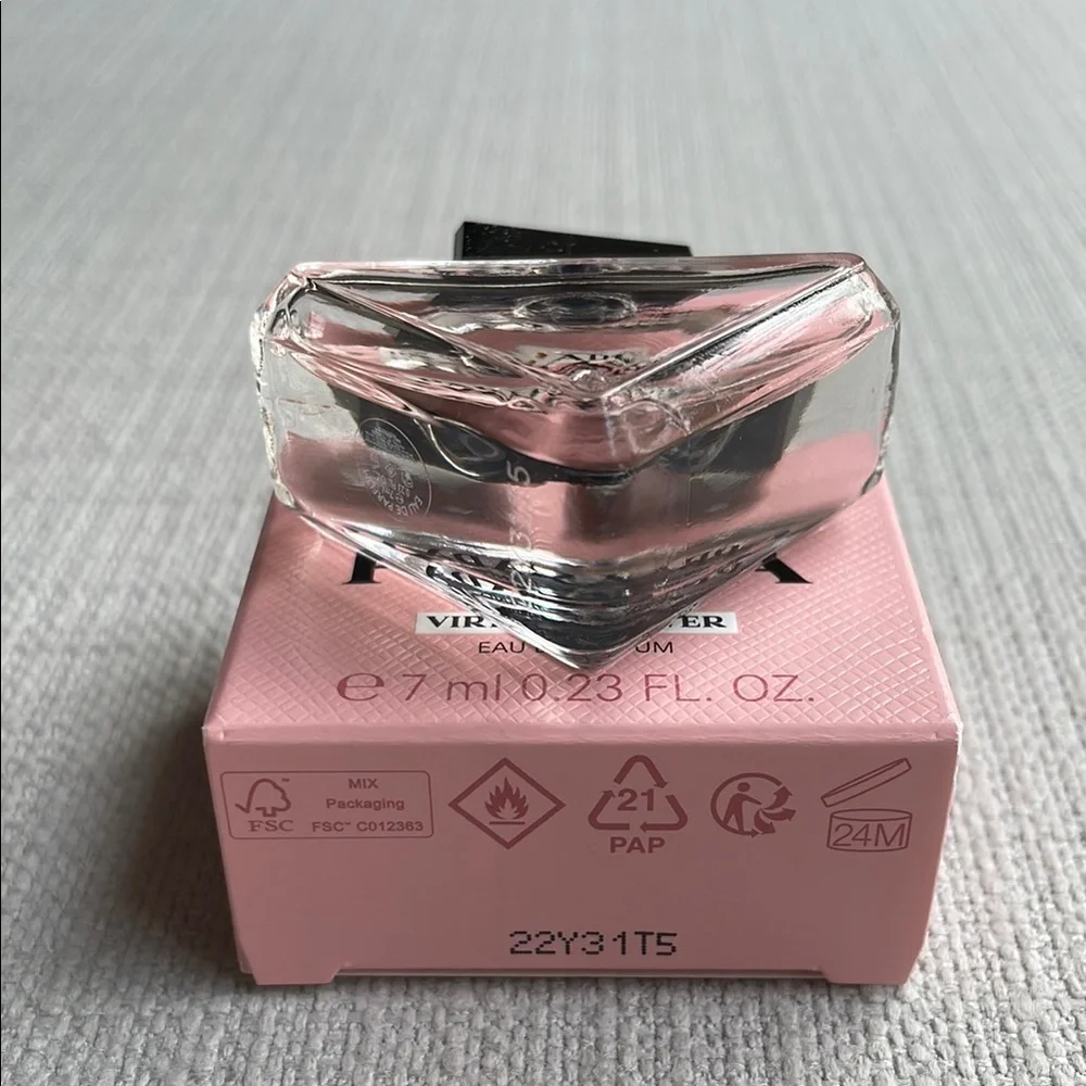 Prada paradoxe virtual flower miniature